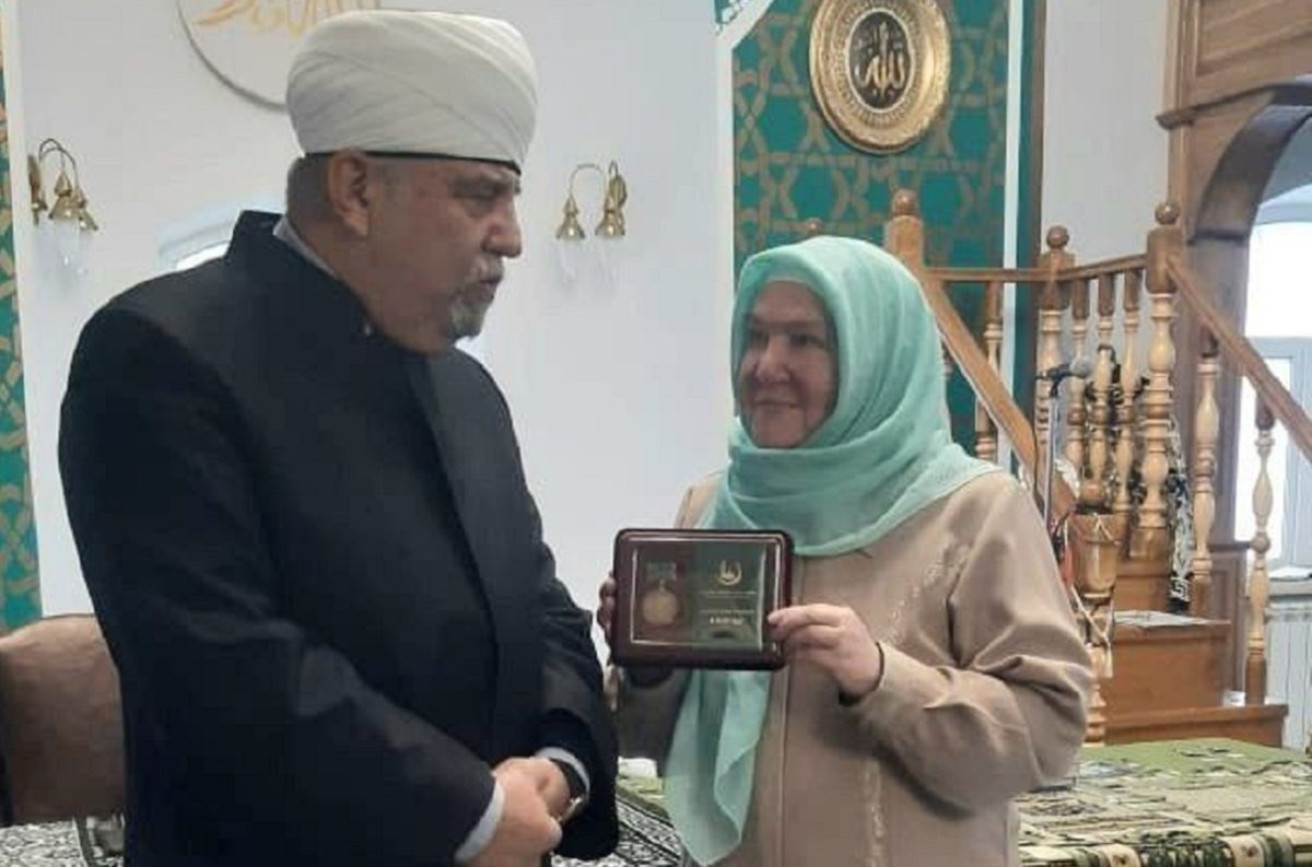 Скандал из-за награждения Фаузии Байрамовой разразился вокруг ДУМНО