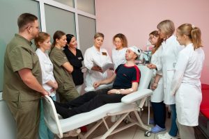 Вернуться к полноценной жизни: зачем нужна реабилитация после травмы или инсульта