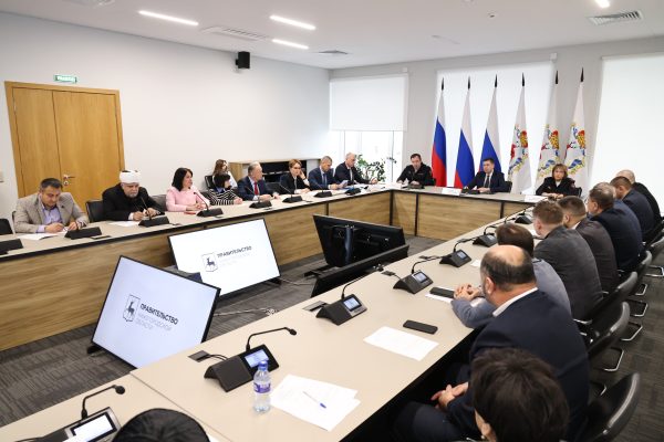 Андрей Гнеушев провел заседание совета по межнациональным отношениям