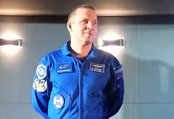 «Повисели и разлетелись»: как космонавты встречают Новый год за сотни километров от&nbsp;Земли