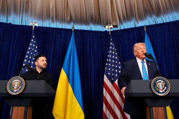 Зеленскому стоит задуматься: почему Америка не хочет идти на разрыв с Россией