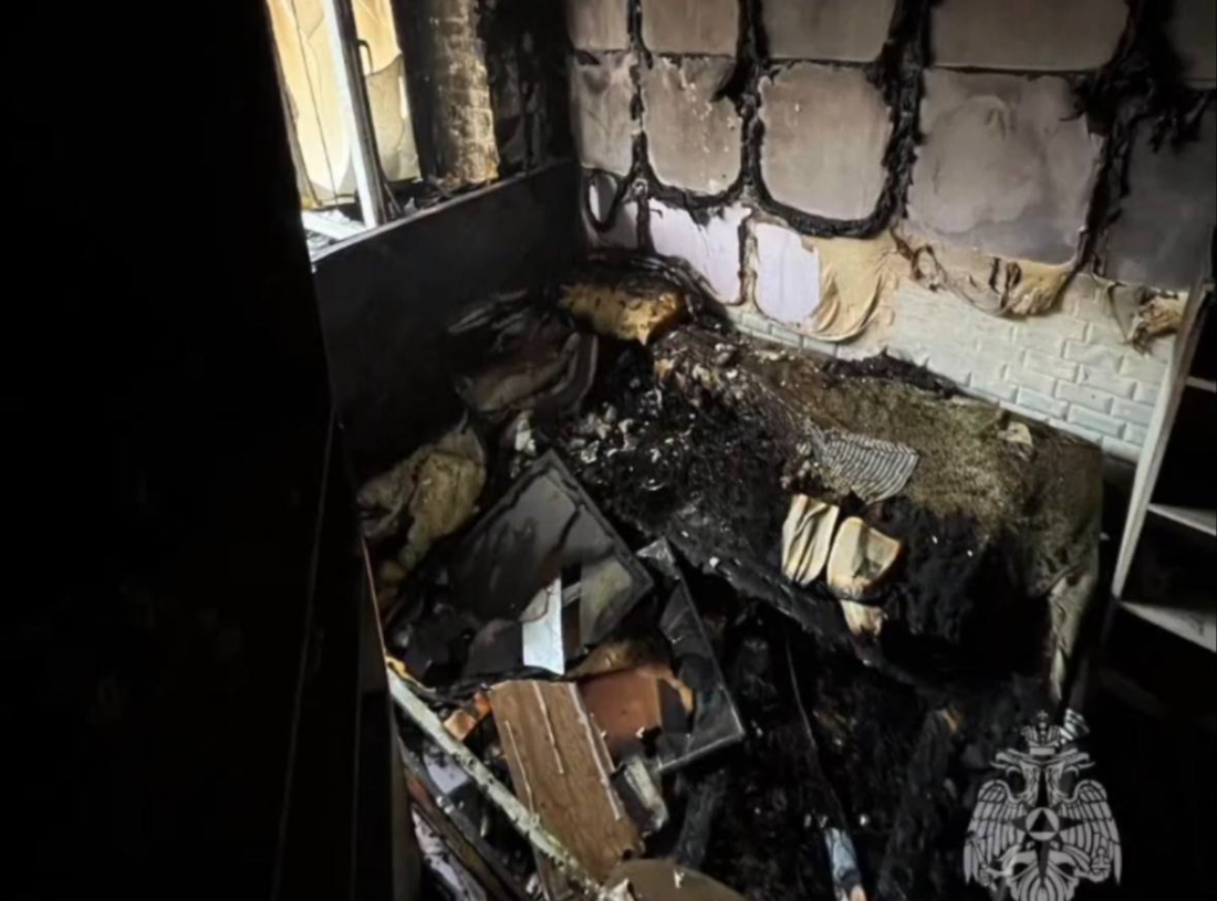 Ребенок, играясь в комнате с огнем, чуть не сжег квартиру в Ленинском районе