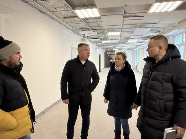 Артём Кавинов проверил ход капитального ремонта школ