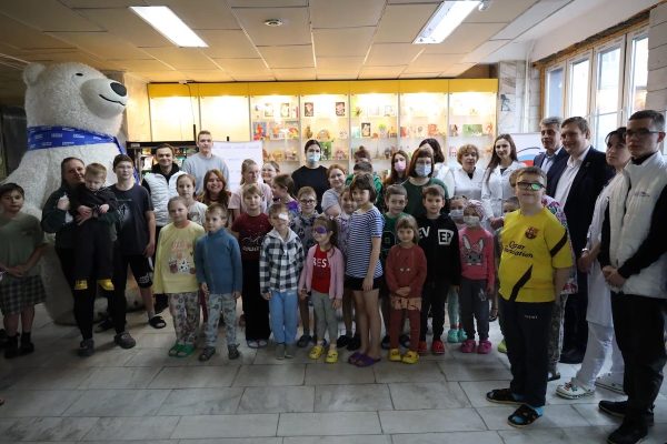 Тысячи подарков переданы детям в честь 24-летия партии «Единая Россия»