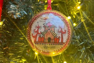 От мельницы до вишневого сада: уникальные елочные игрушки представили нижегородские мастера