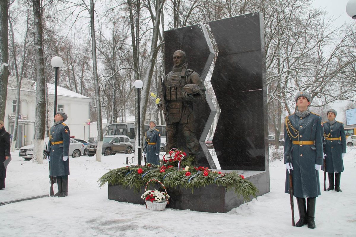 В Чкаловске установили памятник в честь земляков-участников СВО