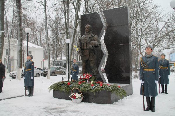 В Чкаловске установили памятник в честь земляков-участников СВО