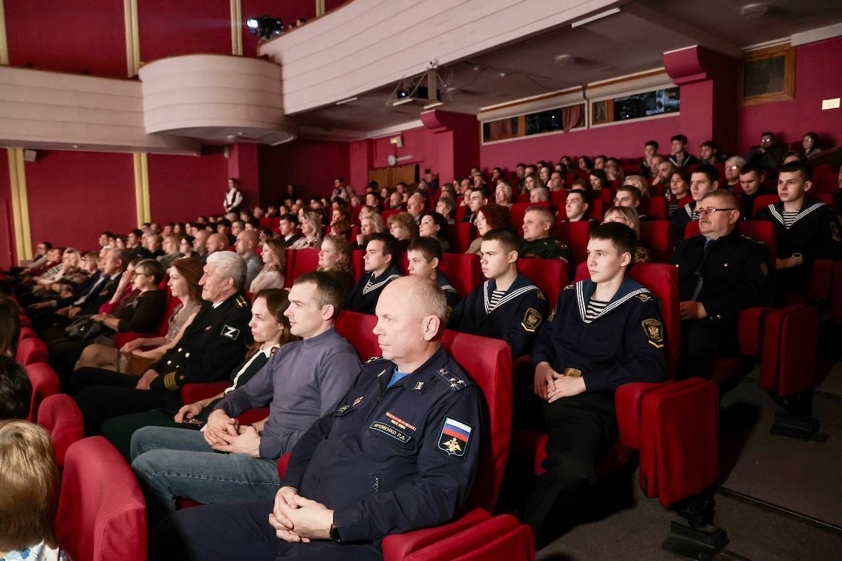 В театре «Комедiя» собрались более 400 приглашенных