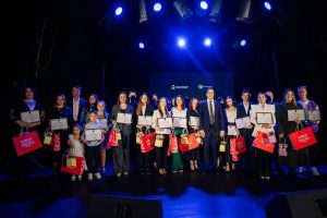 Юрий Шалабаев наградил активных участников проектов «Молодого Нижнего»