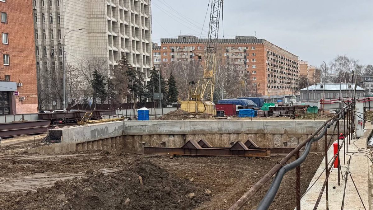 Строитель погиб на стройплощадке метро на улице Максима Горького