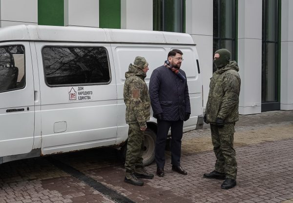 Дом народного единства передал бойцам СВО грузопассажирский автомобиль