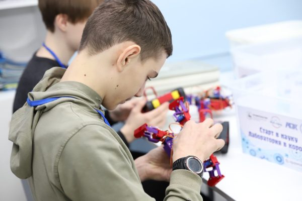 Около 200 школьников приняли участие в фестивале дронов в Арзамасе