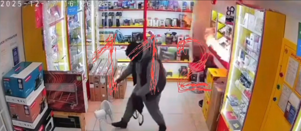 Мужчина в балаклаве устроил пожар в нижегородском ломбарде