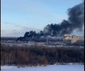 Плавкран загорелся на судоремонтном предприятии на&nbsp;Бору