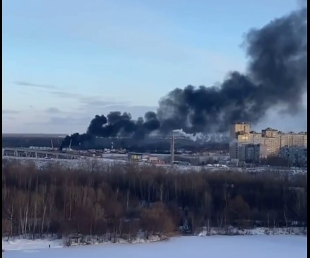 Плавкран загорелся на судоремонтном предприятии на&nbsp;Бору