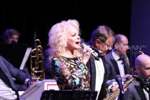 Суд обязал Ларису Долину покинуть квартиру в ближайшее время