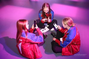 Новые взрослые: почему «зумер» стал словом года