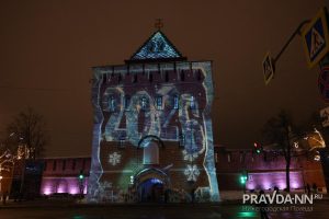 Новогоднее мэппинг-шоу запустили на Дмитриевской башне Нижегородского кремля