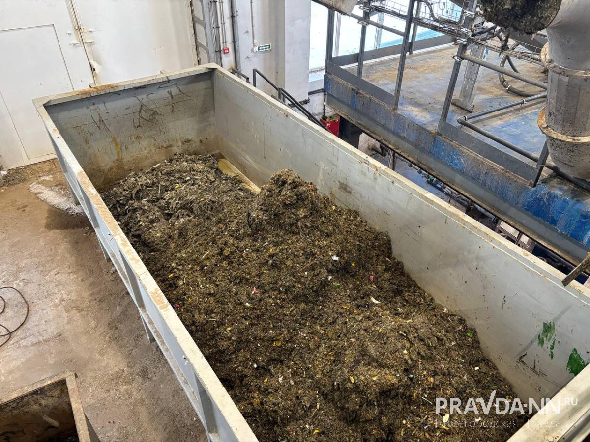 В этом контейнере - более 14 тонн мусора. Столько отходов вычищают коммунальщики из стоков