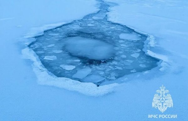 Рыбак провалился под лед на озере Земснаряд в Автозаводском районе