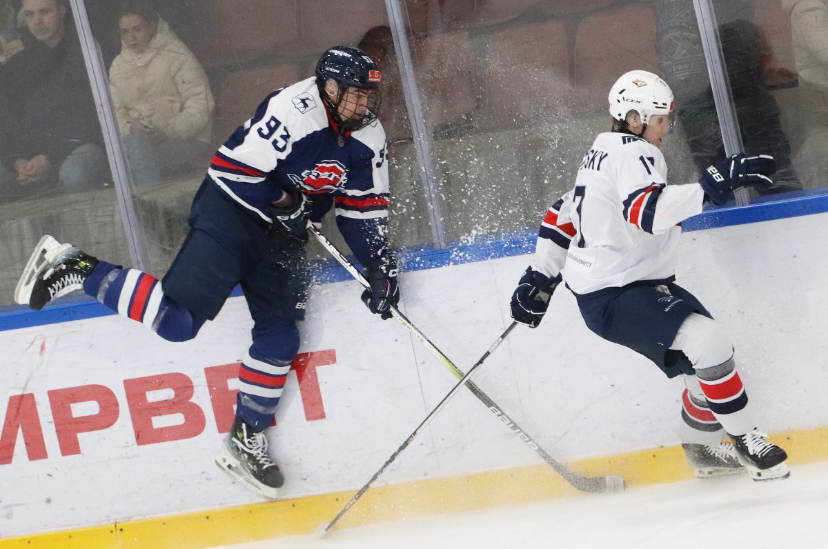 Два хоккеиста «Чайки» примут участие в Кубке Вызова МХЛ