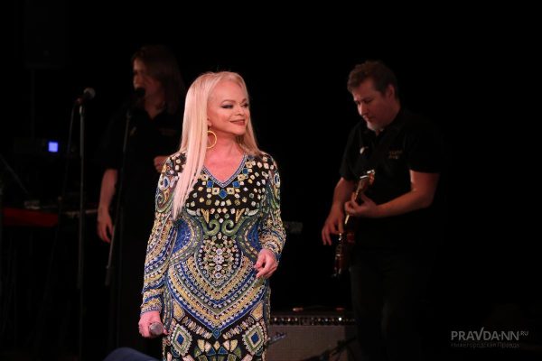 Концертный директор Долиной опроверг попытки «отменить» артистку