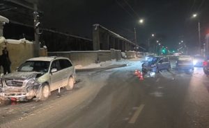 Три автомобиля столкнулись на улице Монастырка в Нижнем Новгороде