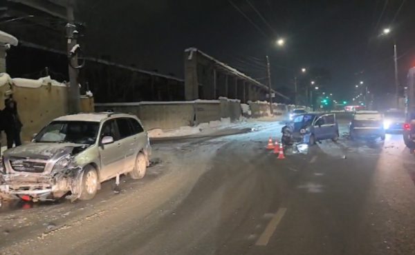 Три автомобиля столкнулись на улице Монастырка в Нижнем Новгороде