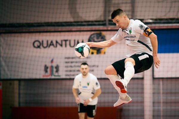 Футзалисты «Торпедо» уверенно победили в Сургуте