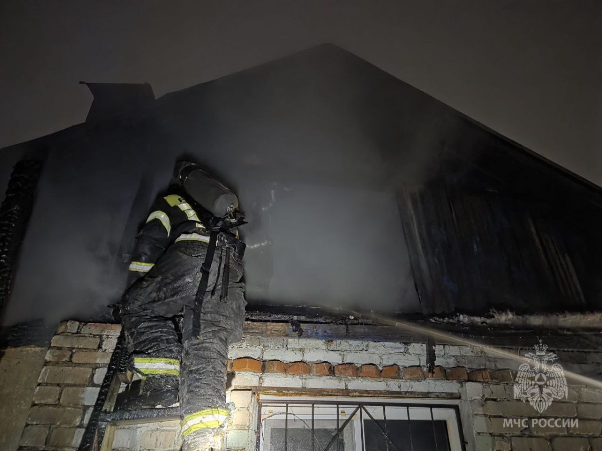 47-летний мужчина погиб на пожаре в частном доме на улице Ухтомского