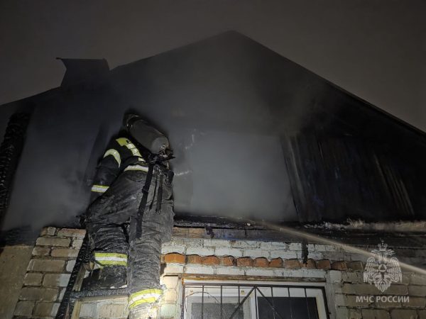 47-летний мужчина погиб на пожаре в частном доме на улице Ухтомского
