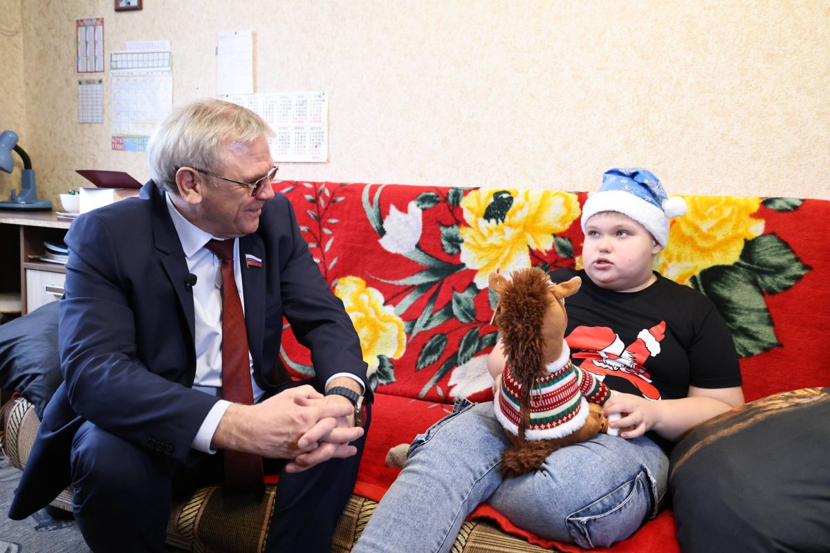 Люлин исполнил мечту юного дзержинца, который хотел подружиться с дельфинами