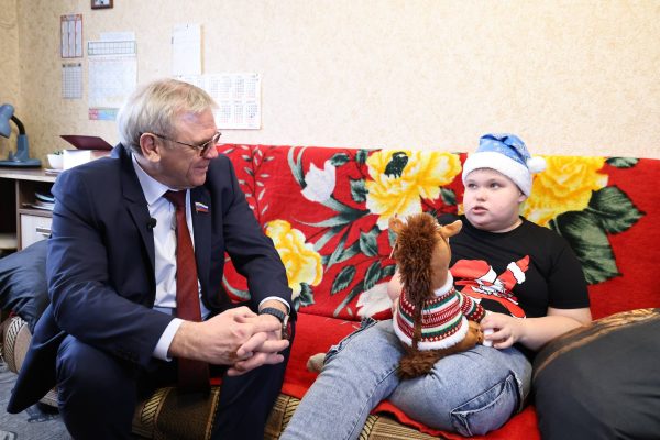 Люлин исполнил мечту юного дзержинца, который хотел подружиться с дельфинами