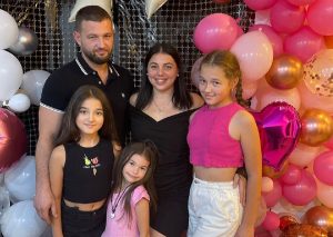 «У них за забором совсем другая жизнь»: многодетная мама рассказала, как совмещает семью и волонтёрство