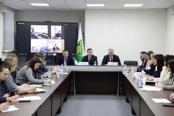 Андрей Гнеушев провел заседание комиссии по поддержке участников СВО