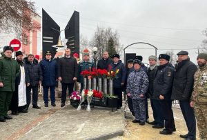 «Мы гордимся нашими земляками!»: памятники в честь героев открылись в округах Нижегородской области
