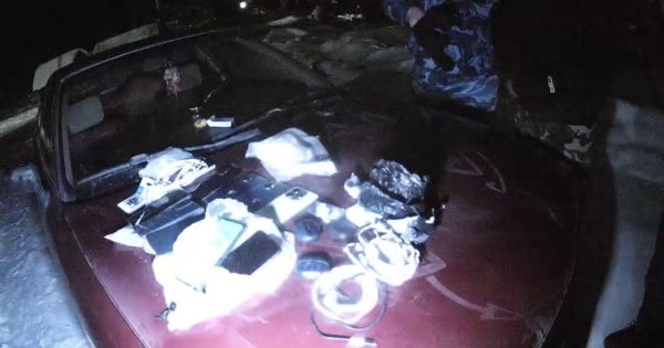 10 мобильных телефонов пытались передать в колонию в Тоншаевском округе