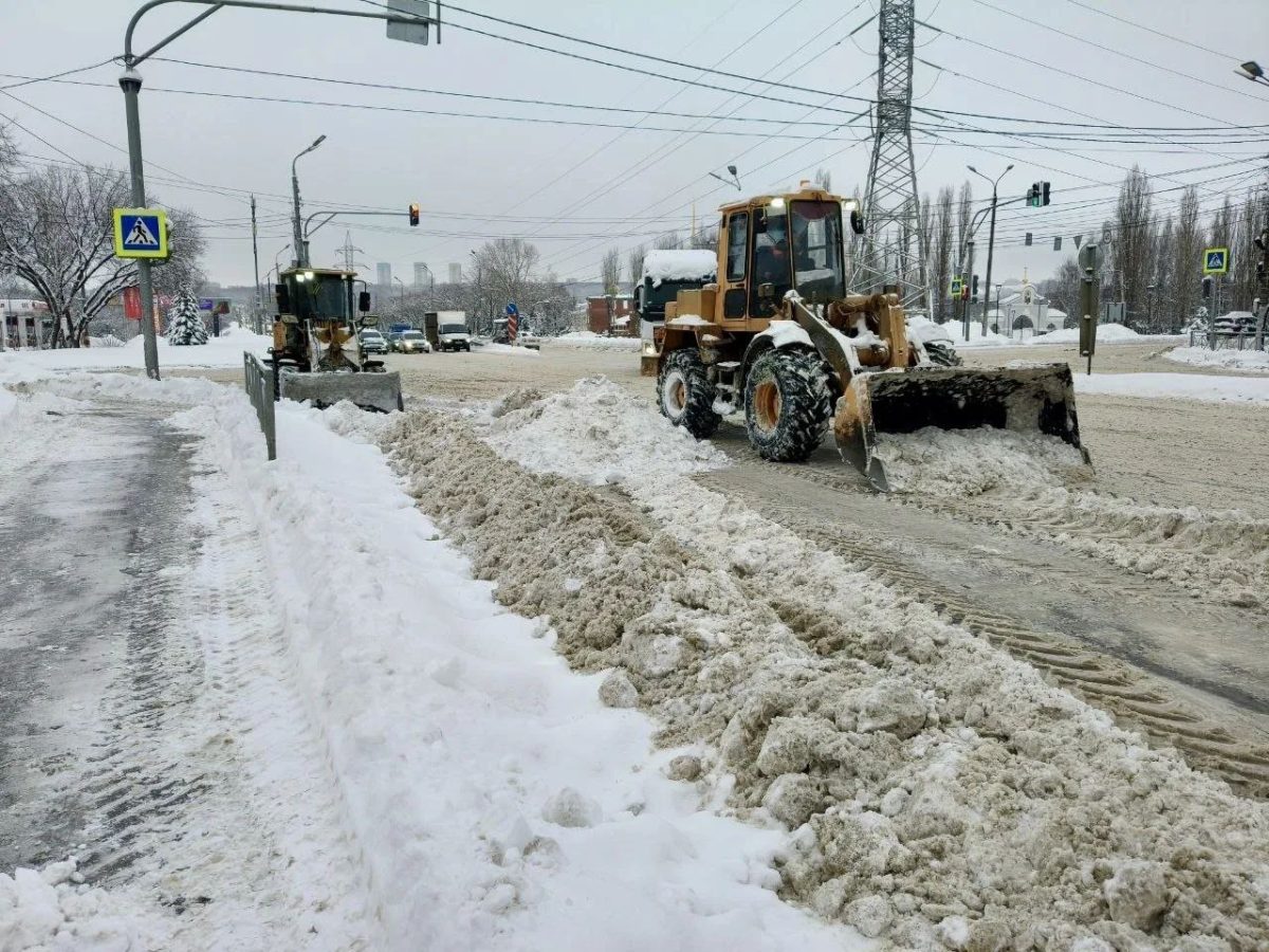 Круглосуточная уборка дорог ведется в Нижнем Новгороде после снегопада