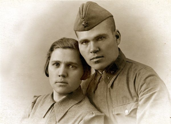 «Жду тебя каждый день»: письма дочери защитили отца на фронте