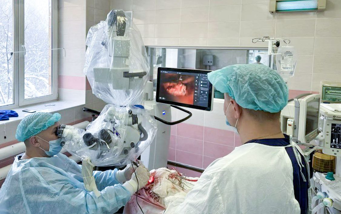 Нейрохирурги больницы имени Н.А. Семашко начали использовать новый микроскоп