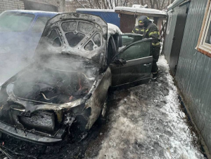 Три автомобиля сгорели в пожаре на проспекте Героев