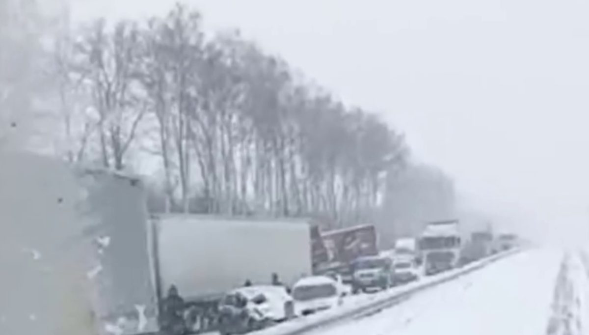 Более 10 машин столкнулись на трассе М‑7 около Гороховца