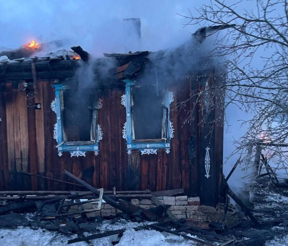 Мужчина и женщина погибли на пожаре в частном доме