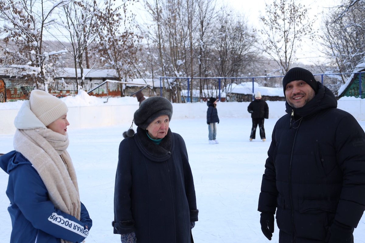 «Студенческий» десант проверил ледовые площадки во дворах Приокского района