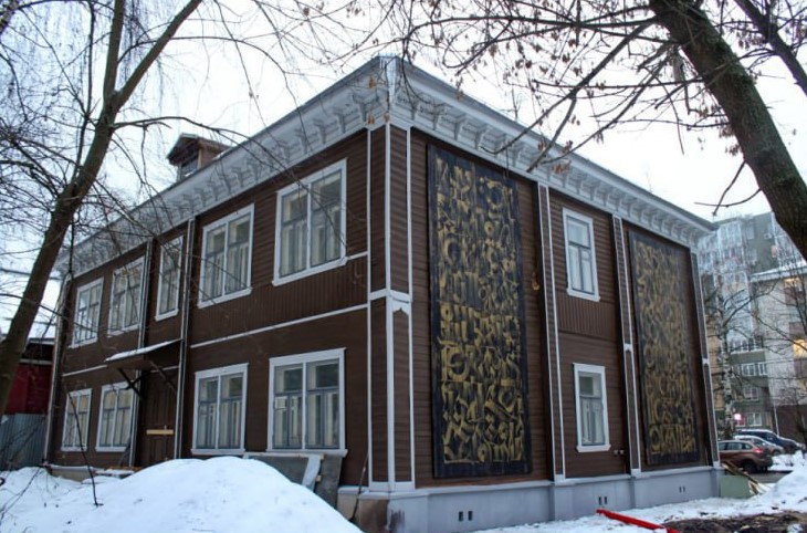 Работа Покраса Лампаса «Огонь, выйди вон» вернулась на дом в Нижнем Новгороде