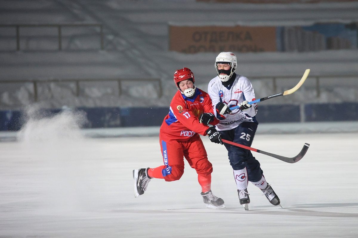 Сборная России по хоккею с мячом обыграла нижегородский «Старт»