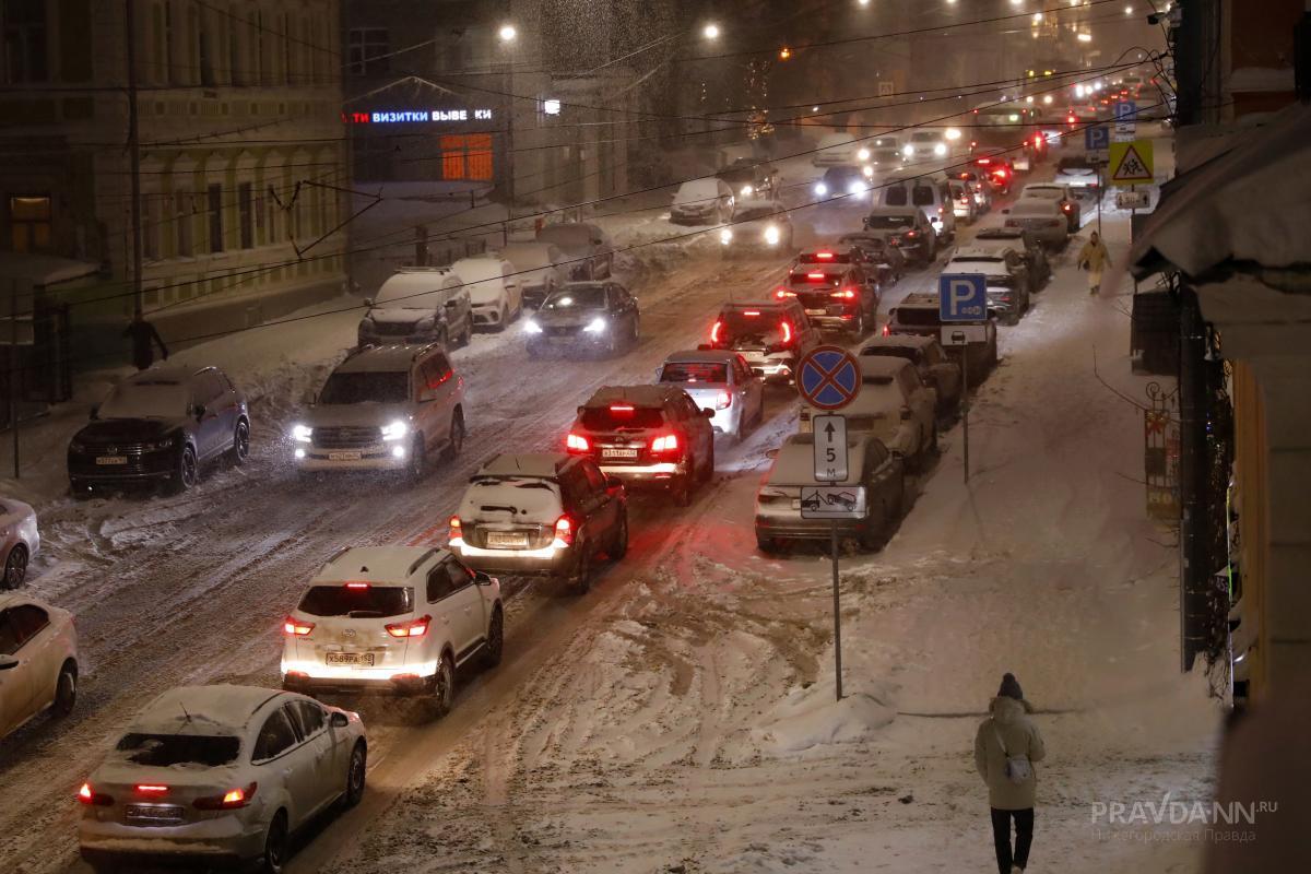 Второй день нижегородцы вынуждены пробираться домой через сильнейшие пробки