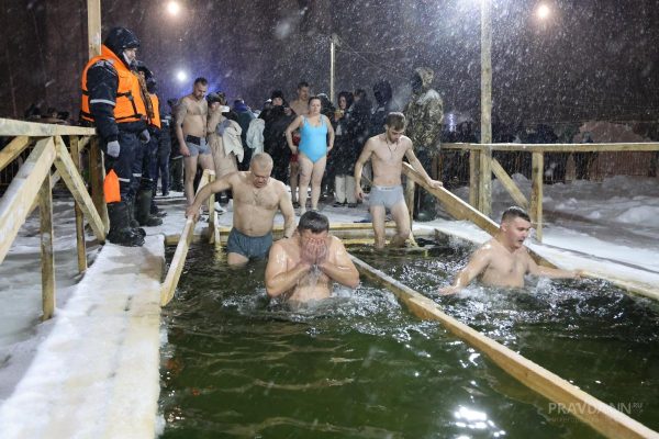 Кардиолог Виталий Зафираки рассказал, кому противопоказаны крещенские купания