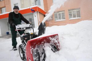 «Эта профессия всегда собирала непонятых интеллигентов»: один день из жизни нижегородского дворника