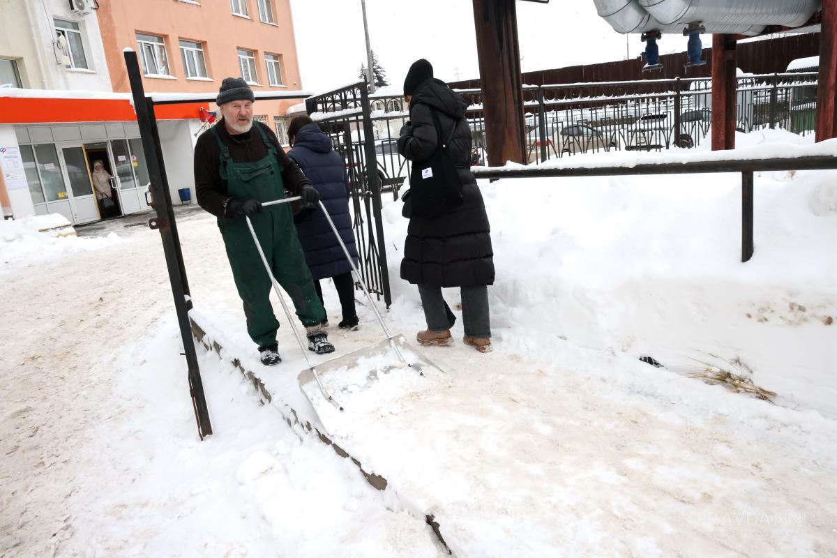 В Нижнем продолжают разгребать последствия снежной стихии